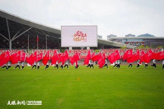 令人惊喜的是，胜利更是抛开翻译的辅助，在片场和其他演员流利地用中文交流，亲密互动，诚意默契十足